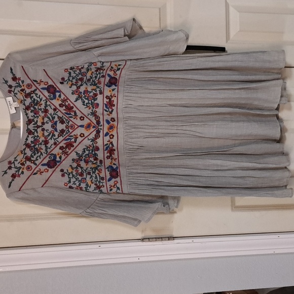 Umgee Dresses & Skirts - Umgee Gray Floral Embroidered Blouse